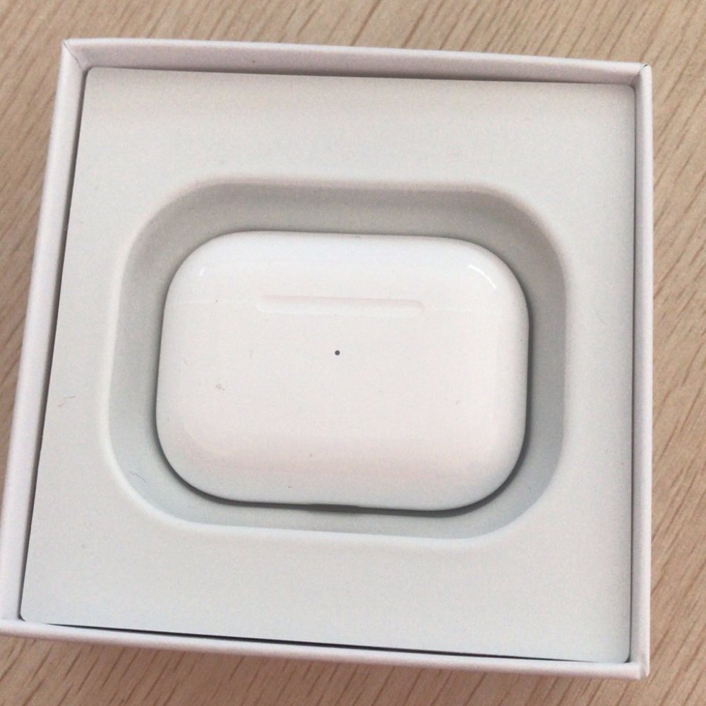 Apple's new headphones - Picture 2 of 13